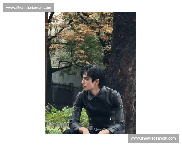 建模脸配雕塑身！宋威龙的反差杀太绝