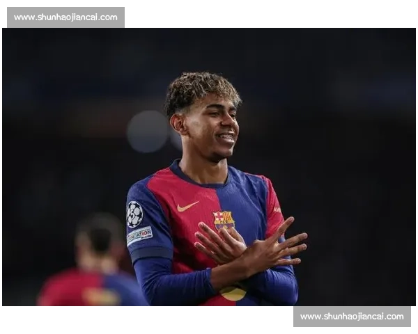 怼脸训斥 + 围堵！亚马尔成笑柄，金球梦碎于自大